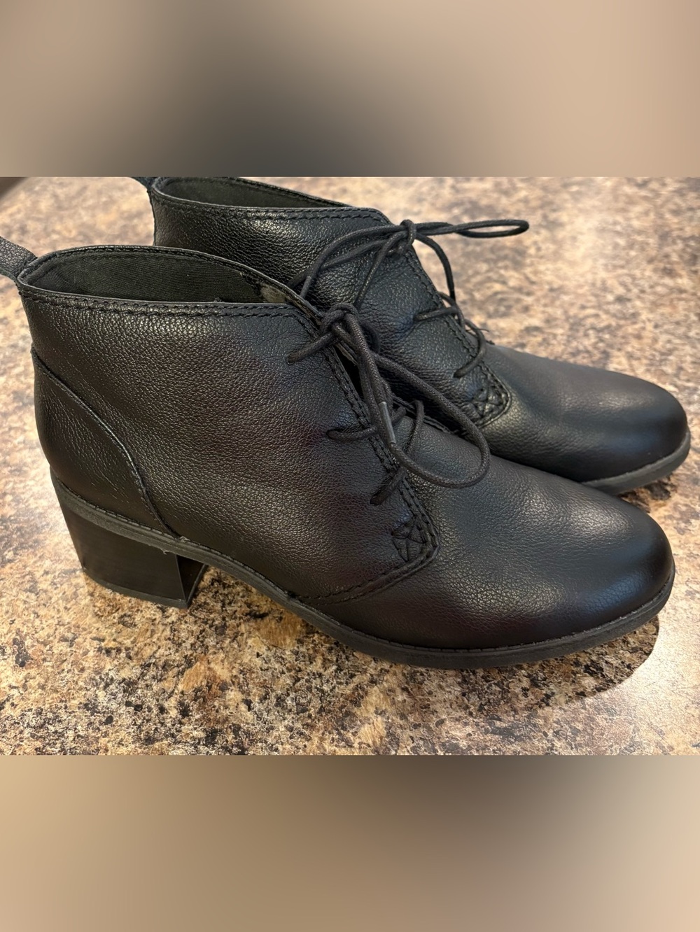 Clark's Black Leather Lace Up Round Toe Chunky Heel Ankle Boots Size 8.5